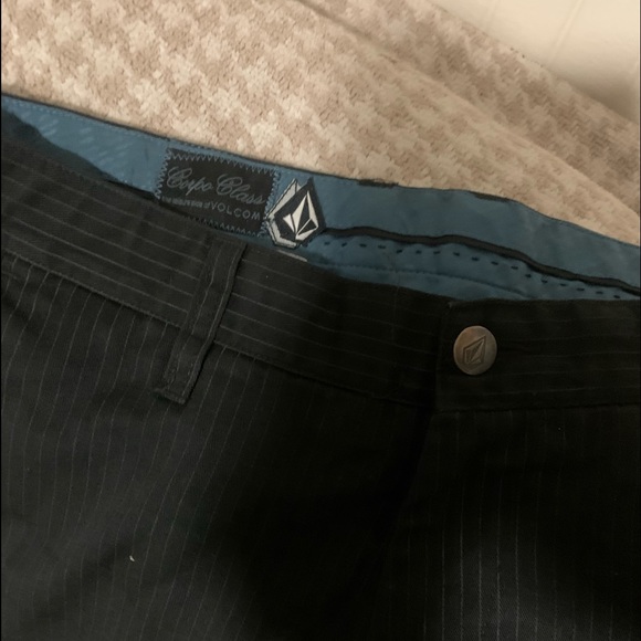 Volcom shorts - Picture 2 of 5